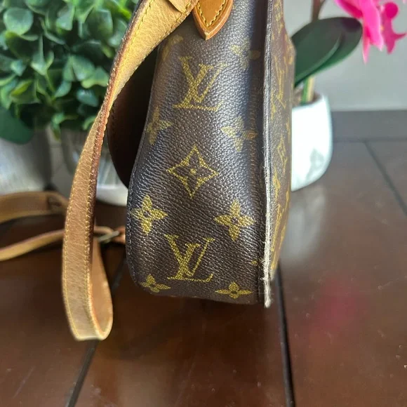 LOUIS VUITTON Saint Cloud GM Shoulder
Bag Monogram Leather Brown - Picture 16 of 17